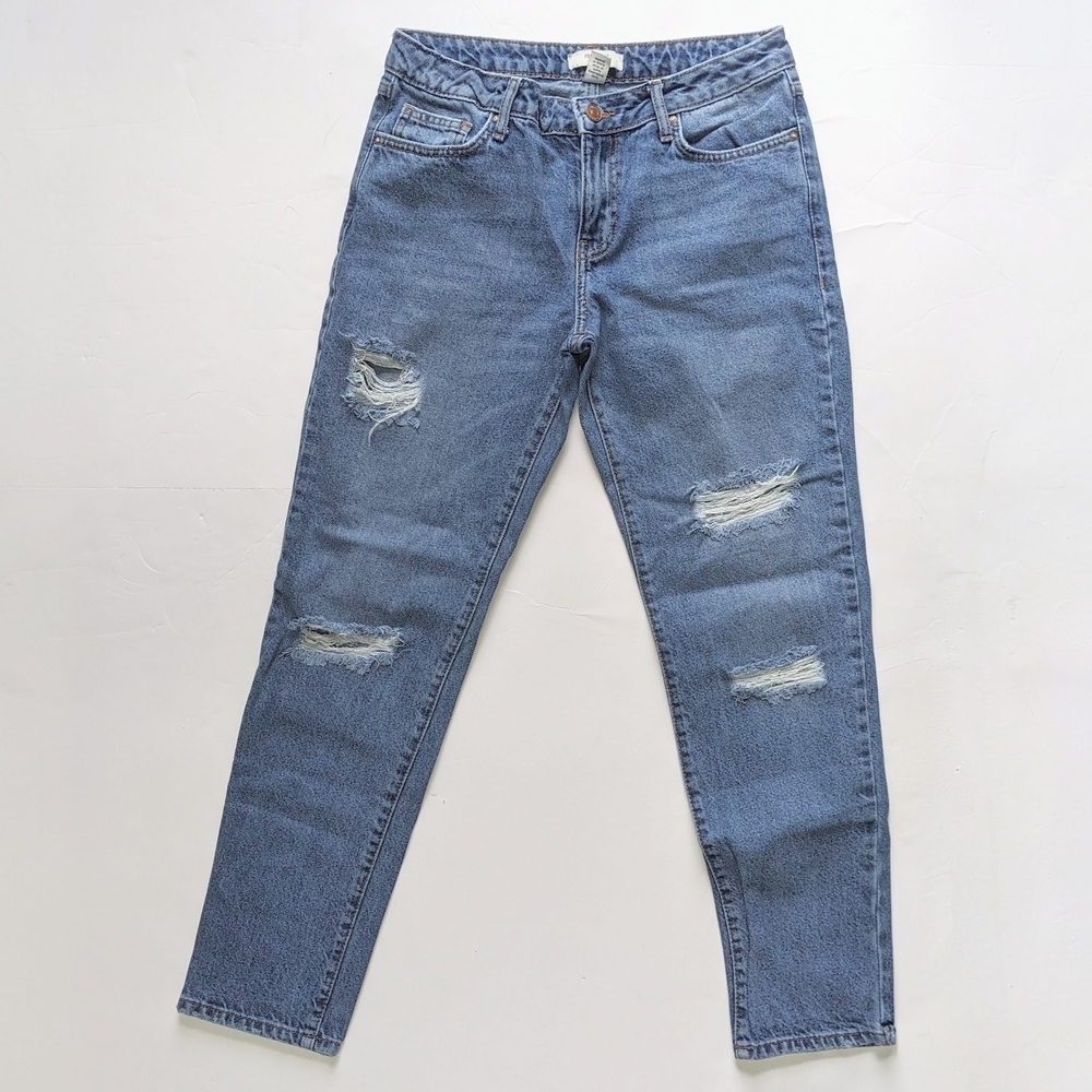 Women’s FOREVER 21 Classic Medium Washed Distressed Skinny Jeans
